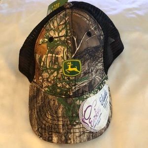 John Deere Infinity For Her Realtree & Black Mesh Snap Back Trucker Hat OS NWT